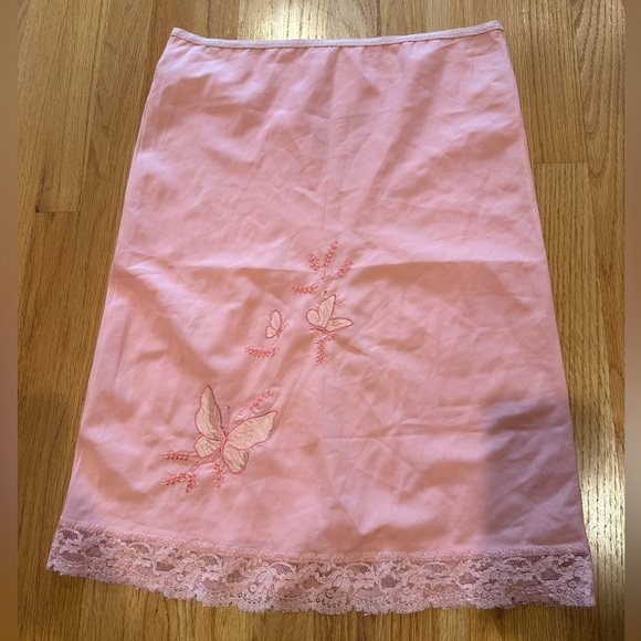 Vintage Butterfly Embroidered Peach Slip - Picture 10 of 14